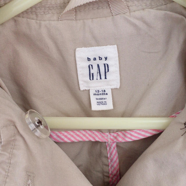 babyGAP(ベビーギャップ)の【美品】baby GAP トレンチコート ベージュ キッズ/ベビー/マタニティのベビー服(~85cm)(ジャケット/コート)の商品写真