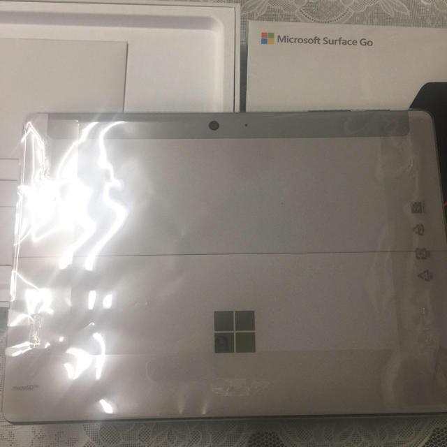 Microsoft(マイクロソフト)のMicrosoft最新モデル surface go 128GB WiFiタイプ  スマホ/家電/カメラのPC/タブレット(タブレット)の商品写真