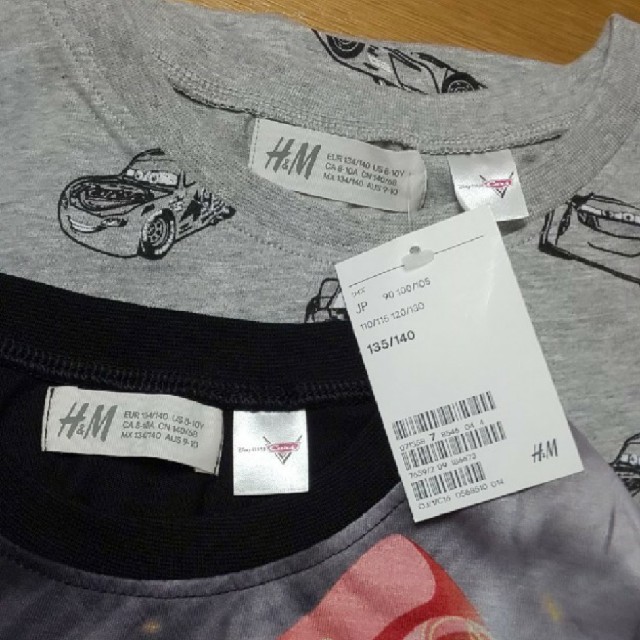 H&M(エイチアンドエム)の新品 H&M カーズ半袖135～140 キッズ/ベビー/マタニティのキッズ服男の子用(90cm~)(Tシャツ/カットソー)の商品写真