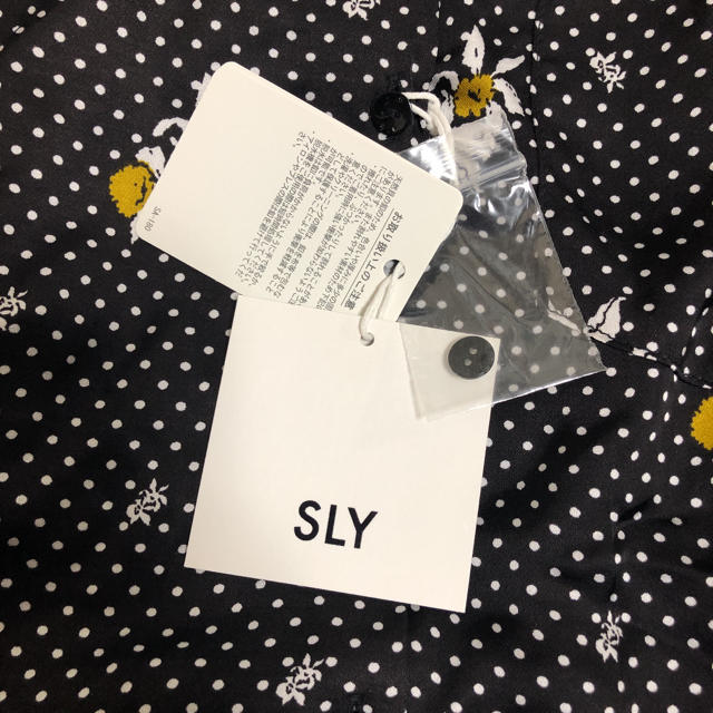 SLY(スライ)の最終値下げ！SLY  MARY DOTS TUCK SLEEVE SH レディースのトップス(シャツ/ブラウス(長袖/七分))の商品写真