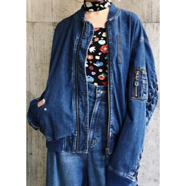 G.V.G.V.(ジーヴィジーヴィ)のG.V.G.V. DENIM LACE UP MA-1 レディースのジャケット/アウター(ブルゾン)の商品写真