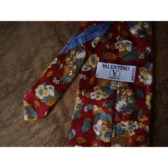 VALENTINO(ヴァレンティノ)のヴァレンティノ ネクタイ 濃赤系花柄 伊製 シルク 中古 メンズのファッション小物(ネクタイ)の商品写真