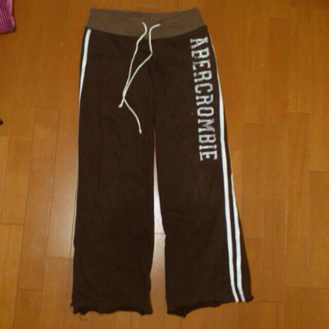 Abercrombie&Fitch(アバクロンビーアンドフィッチ)の★アバクロ★19日までお取り置き レディースのパンツ(カジュアルパンツ)の商品写真