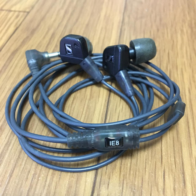 SENNHEISER(ゼンハイザー)のSENNHEISER IE8 イヤホン スマホ/家電/カメラのオーディオ機器(ヘッドフォン/イヤフォン)の商品写真