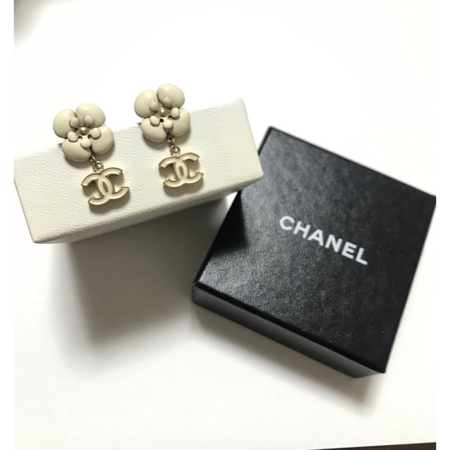 超美品】CHANEL レア物 ココマーク カメリア ピアス ホワイト シャネル ...