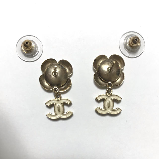 超美品】CHANEL レア物 ココマーク カメリア ピアス ホワイト シャネル ...