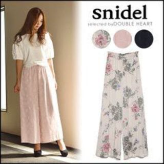 スナイデル(SNIDEL)の大幅値下げ中！石原さとみさん着用 snidel フラワー フレア ワイドパンツ (その他)