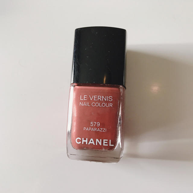 CHANEL(シャネル)のCHANEL #579 paparazzi コスメ/美容のネイル(マニキュア)の商品写真