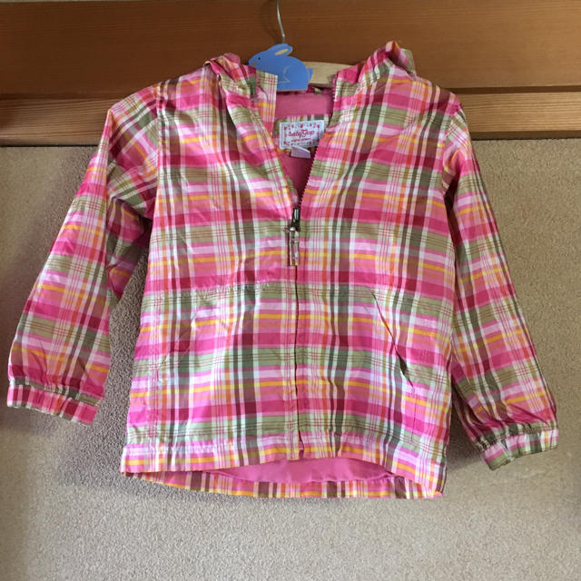 GAP Kids(ギャップキッズ)の《値下げ中です！！》GAPウィンドブレーカー 100cm キッズ/ベビー/マタニティのキッズ服女の子用(90cm~)(ジャケット/上着)の商品写真