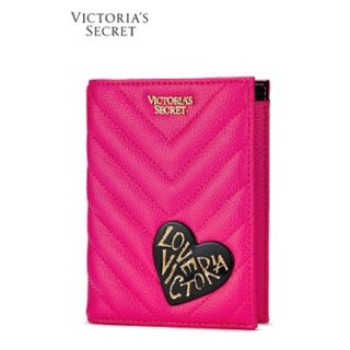 ヴィクトリアズシークレット(Victoria's Secret)の新品新作♡ヴィクトリアズシークレットパスポートケースPINK(名刺入れ/定期入れ)