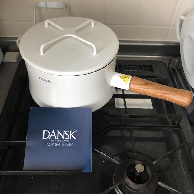 DANSK(ダンスク)のDANSK ホーロー片手鍋 18cm 新品未使用 インテリア/住まい/日用品のキッチン/食器(鍋/フライパン)の商品写真