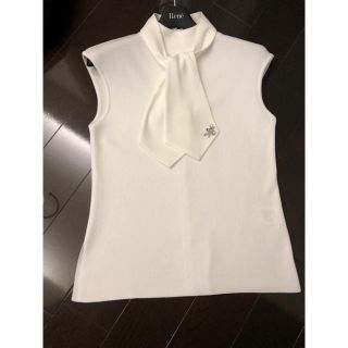 ルネ(René)の蜂スワロ付きスカーフ カットソー ホワイト 34 新品(カットソー(半袖/袖なし))