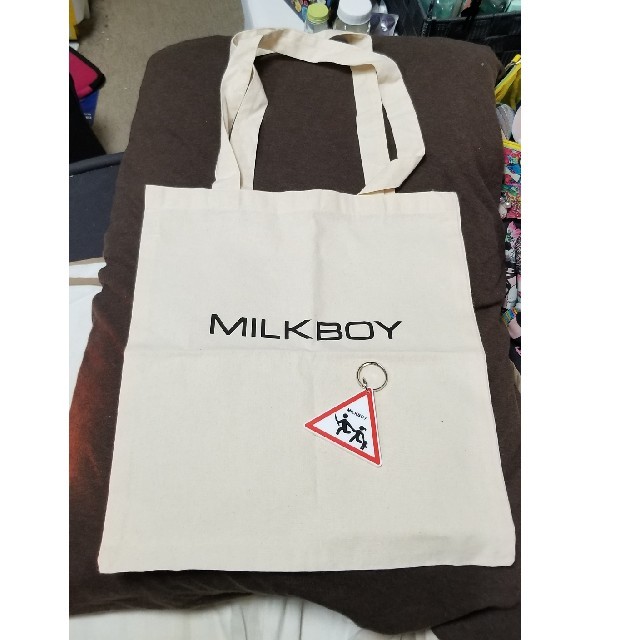 MILKBOY(ミルクボーイ)のMILKBOY  ノベルティトートバッグ&キーホルダー　新品未使用 メンズのバッグ(トートバッグ)の商品写真