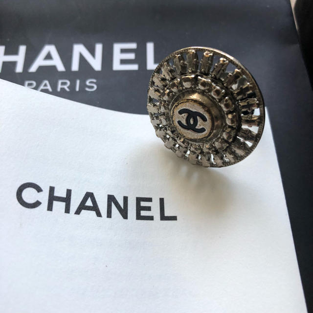 CHANEL - ［正規品］CHANEL ヴィンテージ ココボタン イヤリング