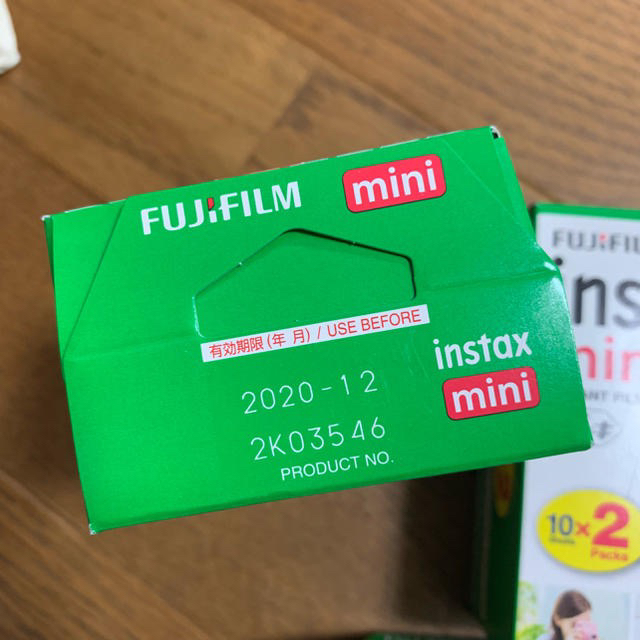 富士フイルム(フジフイルム)のチェキ intax mini フィルム 100枚 スマホ/家電/カメラのカメラ(フィルムカメラ)の商品写真