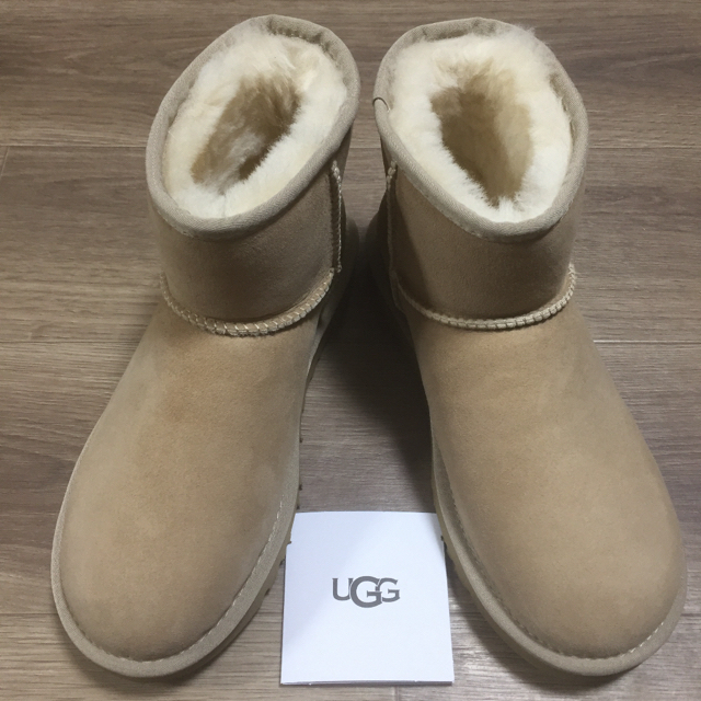 新品未使用！正規品UGG ムートンブーツ クラッシックミニ2 サンド 25