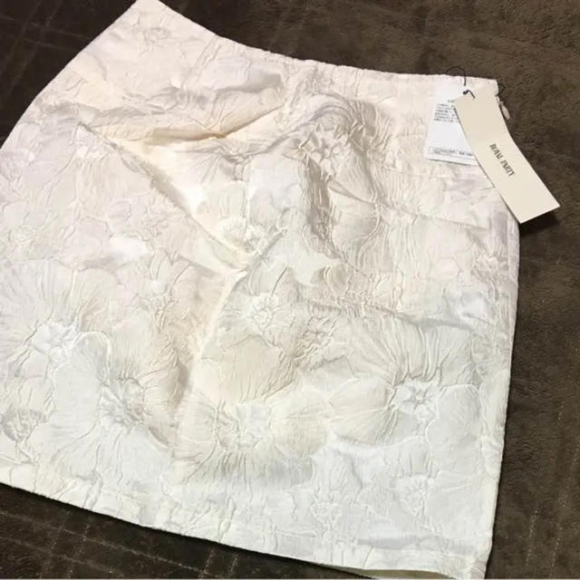 ROYAL PARTY(ロイヤルパーティー)の白いミニスカート レディースのスカート(ミニスカート)の商品写真