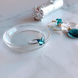 スワロフスキー(SWAROVSKI)のバタフライ ピンキーリング ★ スワロフスキー バミューダブルー(リング)