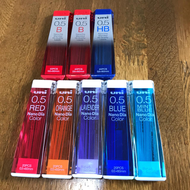 三菱(ミツビシ)のシャープペン 芯 カラー5色 とB UNI 替芯 エンタメ/ホビーのアート用品(鉛筆)の商品写真
