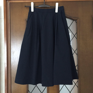 ユニクロ(UNIQLO)の紺色スカート(ひざ丈スカート)