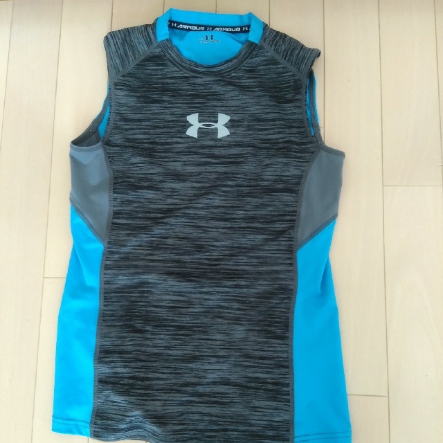 UNDER ARMOUR(アンダーアーマー)の風さま専用！アンダーアーマー！ノースリーブシャツ キッズ/ベビー/マタニティのキッズ服男の子用(90cm~)(Tシャツ/カットソー)の商品写真