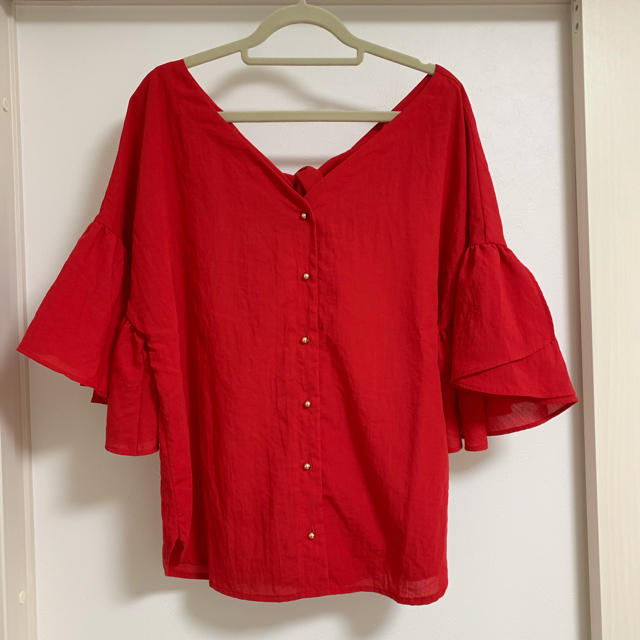 ROSE BUD(ローズバッド)のローズバッド   赤トップス   Tシャツ  赤ブラウス レディースのトップス(シャツ/ブラウス(半袖/袖なし))の商品写真