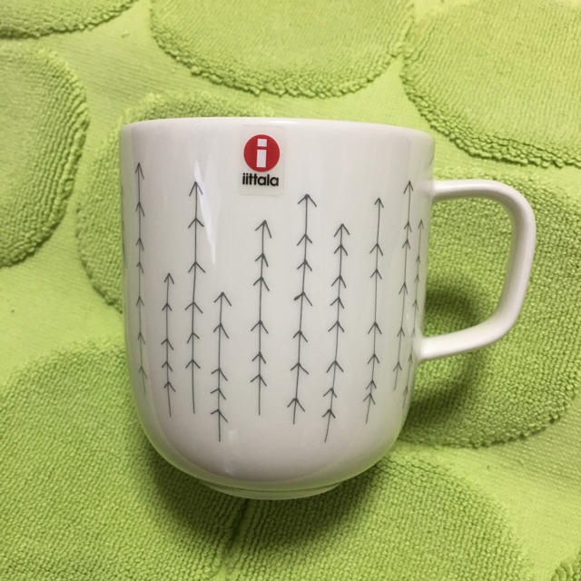 iittala(イッタラ)の【美品】イッタラ サルヤトン マグカップ インテリア/住まい/日用品のキッチン/食器(グラス/カップ)の商品写真