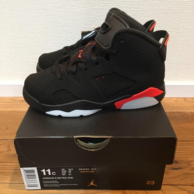 NIKE(ナイキ)のエア ジョーダン レトロ 6 リトルキッズ17 AIR JORDAN 6 キッズ/ベビー/マタニティのキッズ靴/シューズ(15cm~)(スニーカー)の商品写真