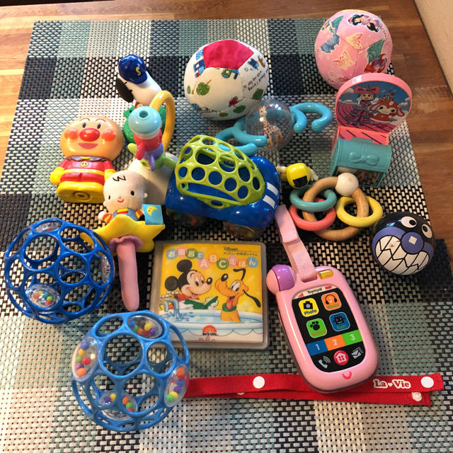 乳児用 おもちゃ オーボール 車のみ キッズ/ベビー/マタニティのおもちゃ(知育玩具)の商品写真