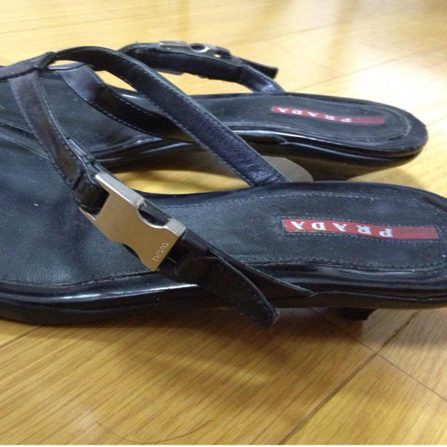 PRADA(プラダ)のプラスポのサンダル（要お直し） レディースの靴/シューズ(サンダル)の商品写真