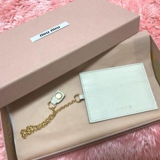 ミュウミュウ(miumiu)のmiumiu ♡パスケース(パスケース/IDカードホルダー)