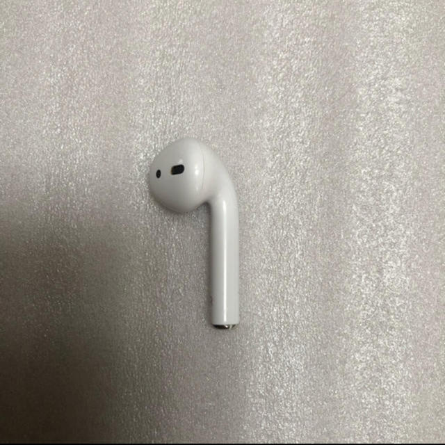 Apple(アップル)のAirPods 純正 スマホ/家電/カメラのオーディオ機器(ヘッドフォン/イヤフォン)の商品写真