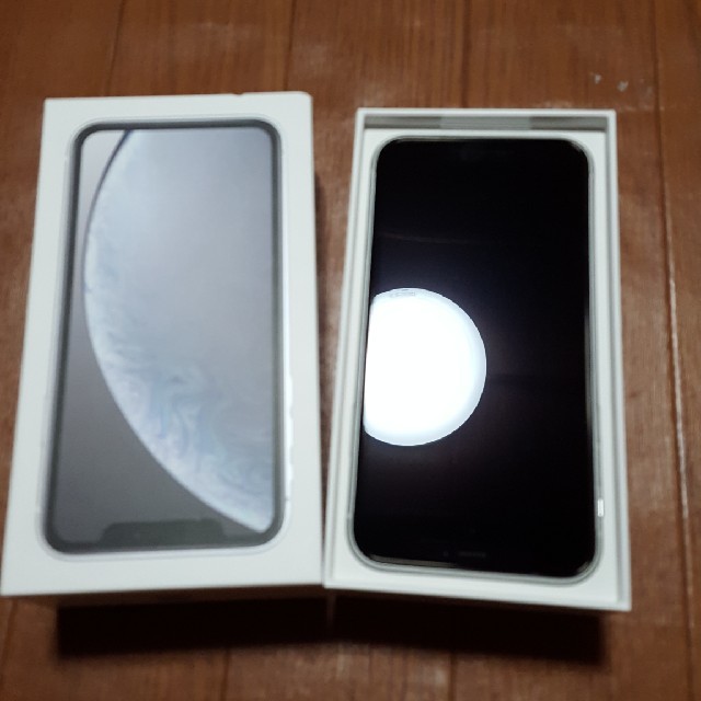 新品 iphoneXR(白) 64GB docomo 3/9購入