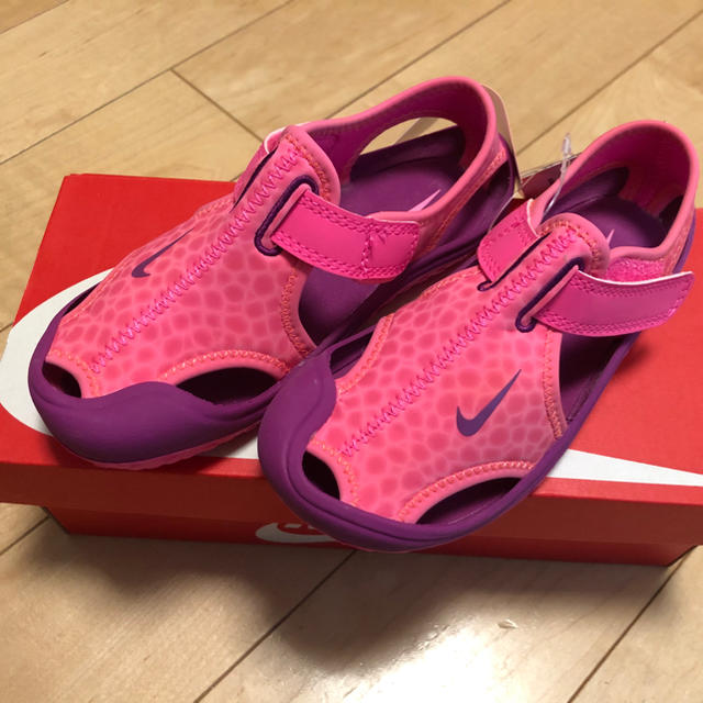 NIKE(ナイキ)のNIKE／キッズサンダル キッズ/ベビー/マタニティのキッズ靴/シューズ(15cm~)(サンダル)の商品写真