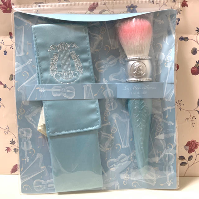 未使用 限定チークブラシ LADUREE