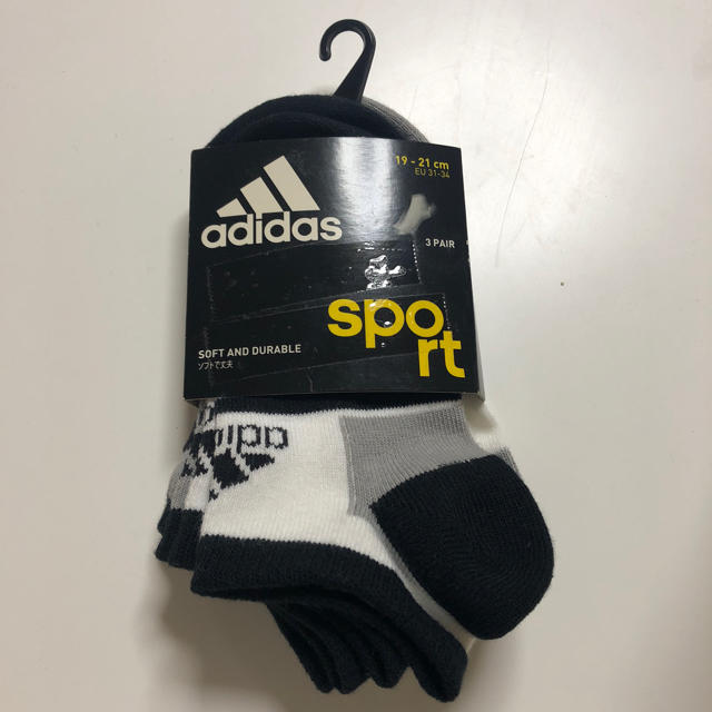 adidas(アディダス)のadidas キッズソックス 3枚組 キッズ/ベビー/マタニティのこども用ファッション小物(靴下/タイツ)の商品写真