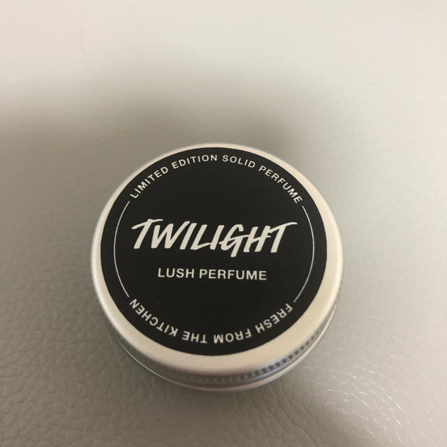 LUSH(ラッシュ)の最終値下げ！！LUSH トワイライトムーン ソリッドフレグランス コスメ/美容の香水(ユニセックス)の商品写真