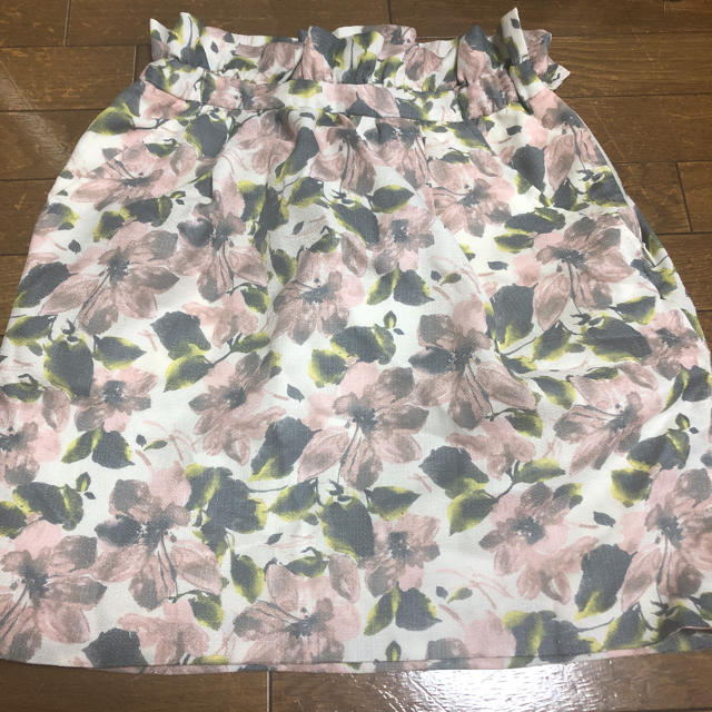 Noela(ノエラ)の花柄スカート レディースのスカート(ミニスカート)の商品写真