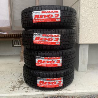 ブリヂストン(BRIDGESTONE)のブリヂストンスタッドレス REVO2 215/60R16 (タイヤ)