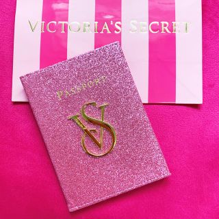 ヴィクトリアズシークレット(Victoria's Secret)のVictoria’s Secret 「新品」ピカピカパスポートケース(名刺入れ/定期入れ)