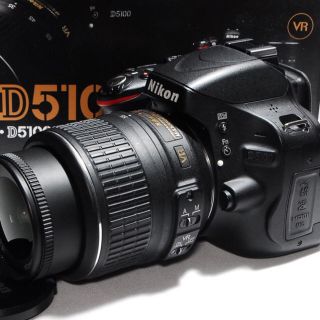 ニコン(Nikon)の★カッコいい入門機種★Nikon D5100 レンズキット★教則本付♪★(デジタル一眼)