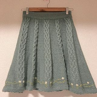 アクシーズファム(axes femme)のアクシーズファム 刺繍ニットスカート(ひざ丈スカート)