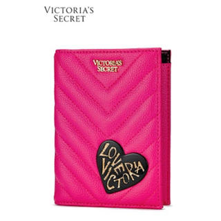 ヴィクトリアズシークレット(Victoria's Secret)の新品新作！ヴィクトリアズシークレットパスポートケースPINK(名刺入れ/定期入れ)