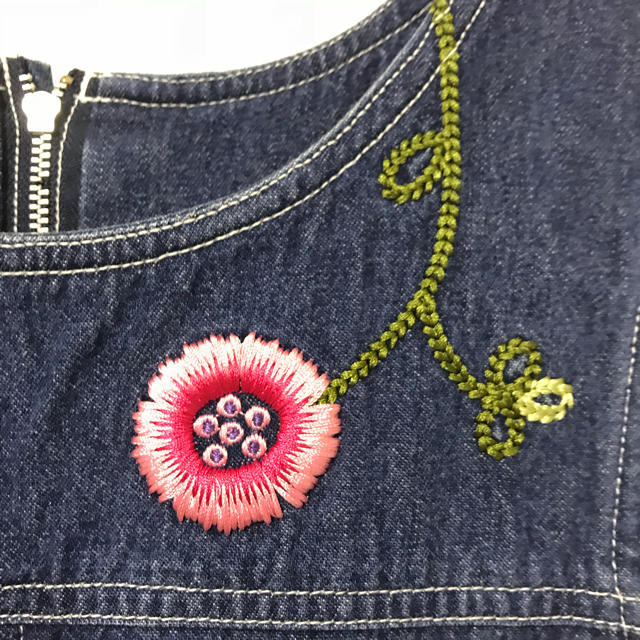 デニムワンピース 刺繍 キッズ/ベビー/マタニティのキッズ服女の子用(90cm~)(ワンピース)の商品写真