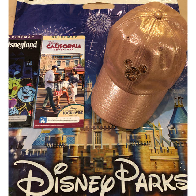 Disney(ディズニー)のカリフォルニアディズニー購入★ミッキーのキャップ(ローズゴールド)、ガイドマップ レディースの帽子(キャップ)の商品写真