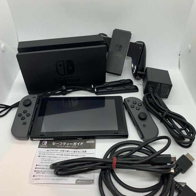 Nintendo Switch(ニンテンドースイッチ)の値下げ！任天堂スイッチ 本体 グレー おまけ付き エンタメ/ホビーのゲームソフト/ゲーム機本体(家庭用ゲーム機本体)の商品写真