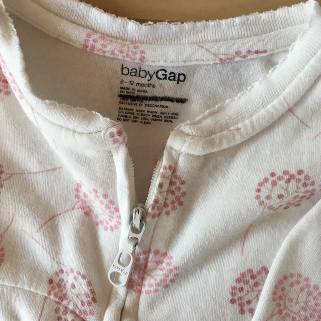 babyGAP(ベビーギャップ)のベビーギャップ  足付き花柄カバーオール 2枚セット キッズ/ベビー/マタニティのベビー服(~85cm)(カバーオール)の商品写真