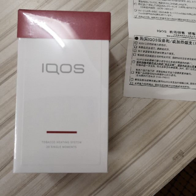 iqos3 赤　ワインレッド　限定色　免税店　ラディアンレッド　送料込