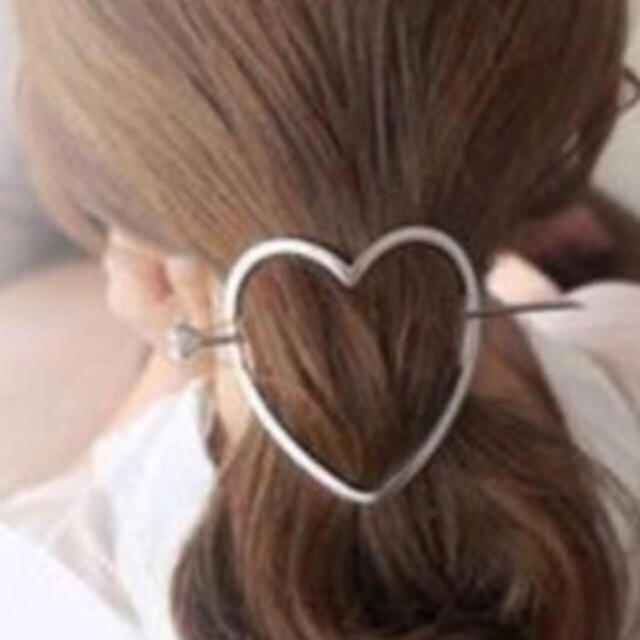 ヘア飾り♡未使用 ハンドメイドのアクセサリー(ヘアアクセサリー)の商品写真