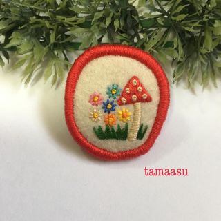 198.きのことお花の刺繍ブローチ✴︎受注製作(コサージュ/ブローチ)